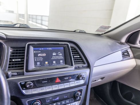 Used 2019 Hyundai Sonata Limited w/ Winter Weather Package FWD image 13