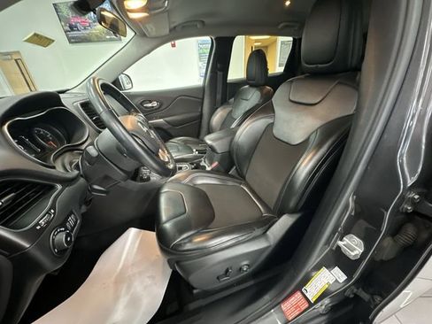 Used 2020 Jeep Cherokee Latitude Plus w/ Cold Weather Group image 20