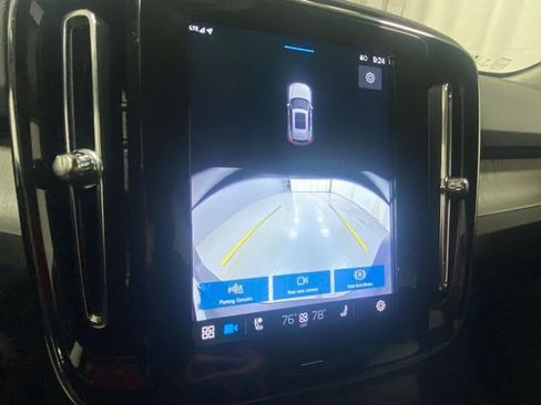 Used 2025 Volvo XC40 B5 Core image 26