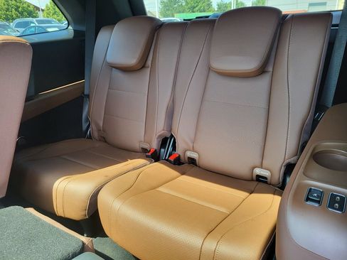 Used 2025 Mercedes-Benz GLS 450 4MATIC image 5