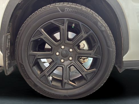 Used 2022 Toyota Highlander LE FWD image 40