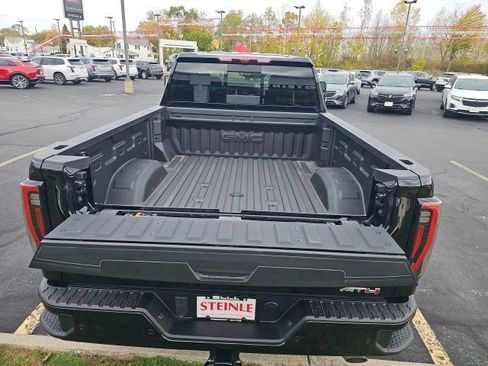 Used 2025 GMC Sierra 2500 AT4 w/ AT4 Premium Plus Package image 13