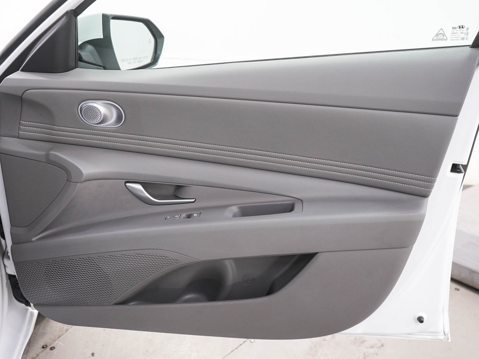 Used 2025 Hyundai Elantra SEL FWD image 9