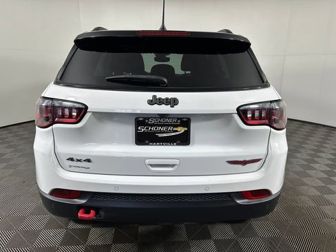 Used 2025 Jeep Compass Trailhawk AWD/4WD image 4
