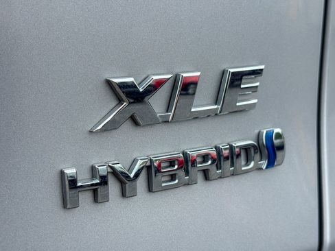 Used 2022 Toyota RAV4 XLE w/ Convenience Package AWD/4WD image 18