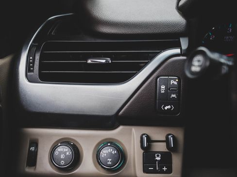 Used 2017 Chevrolet Tahoe LT image 11