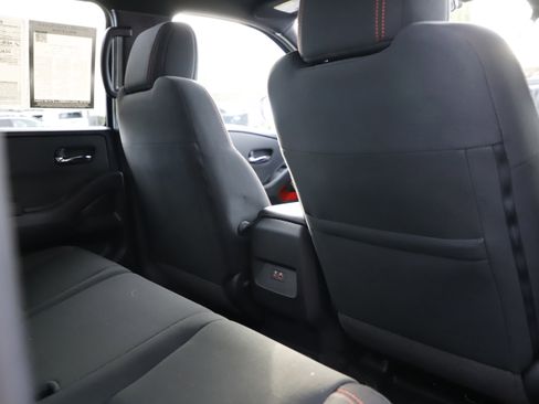 Used 2024 Nissan Frontier PRO-4X w/ Technology Package image 12