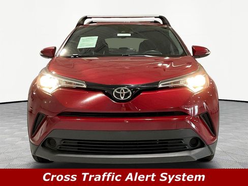 Used 2019 Toyota C-HR XLE FWD image 2