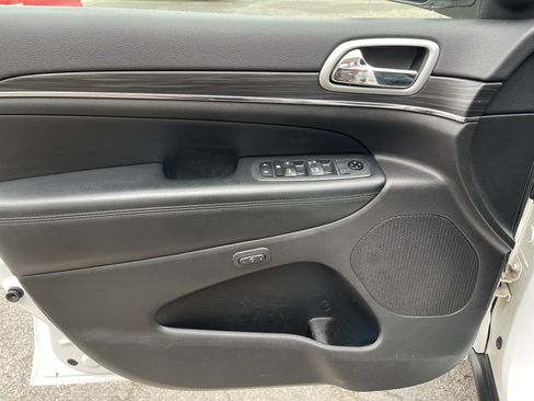 Used 2019 Jeep Grand Cherokee Limited image 12