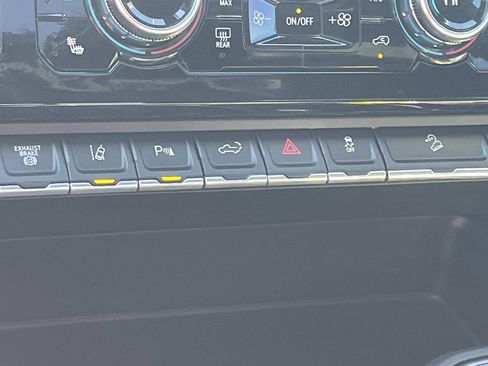 Used 2024 GMC Sierra 2500 AT4 w/ AT4 Premium Plus Package image 25