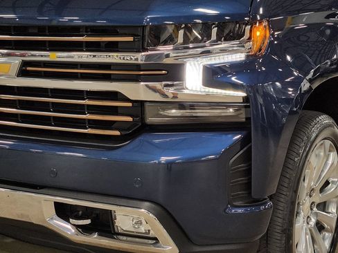 Used 2021 Chevrolet Silverado 1500 High Country w/ Technology Package AWD/4WD image 14