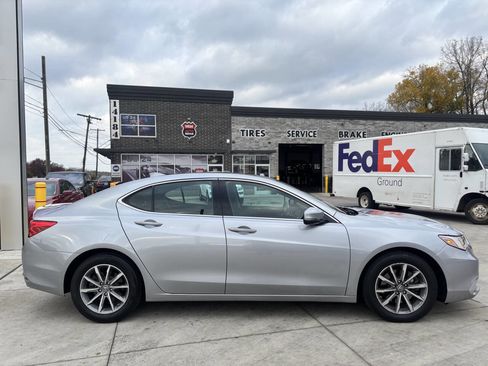 Used 2018 Acura TLX w/ Technology Package FWD image 2