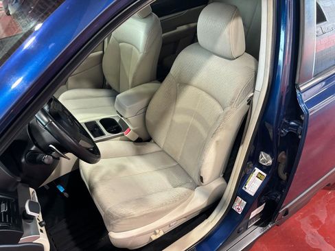 Used 2011 Subaru Outback 2.5i Premium image 13