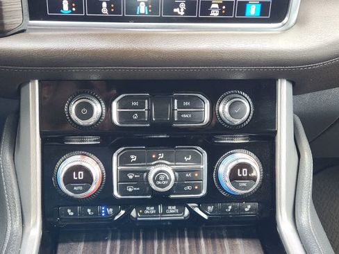 Used 2021 GMC Yukon Denali w/ Denali Premium Package AWD/4WD image 17