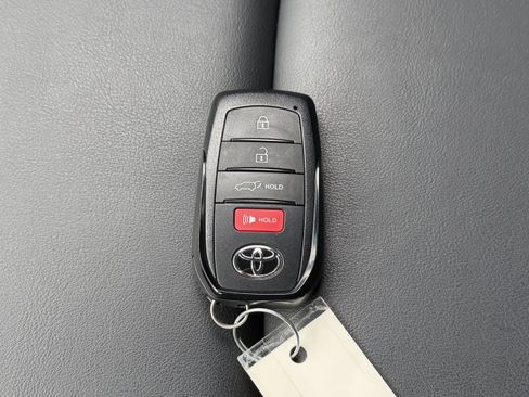 Certified 2024 Toyota Venza XLE AWD/4WD image 30