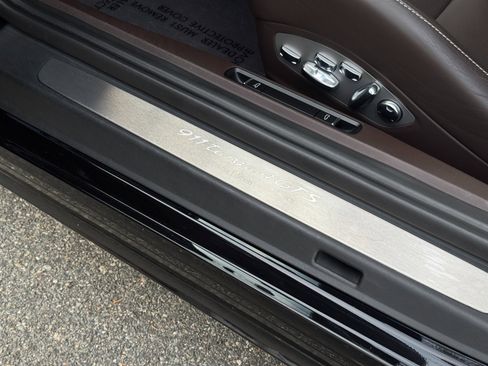 Used 2019 Porsche 911 image 36