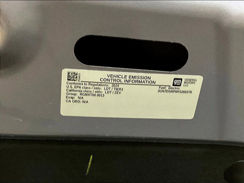 Used 2024 Chevrolet Equinox EV RS image 33