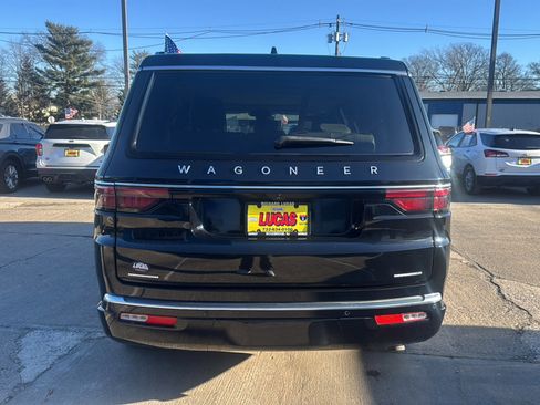 Used 2023 Jeep Wagoneer Series III w/ Premium Group I image 6