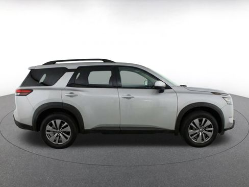 Used 2025 Nissan Pathfinder SV FWD image 10