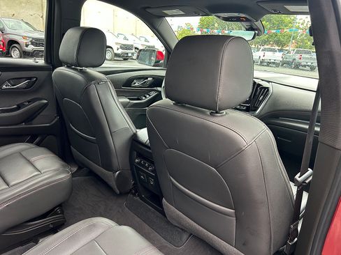 Used 2023 Chevrolet Traverse RS FWD image 30