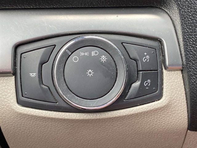 Used 2018 Ford Explorer XLT FWD image 19