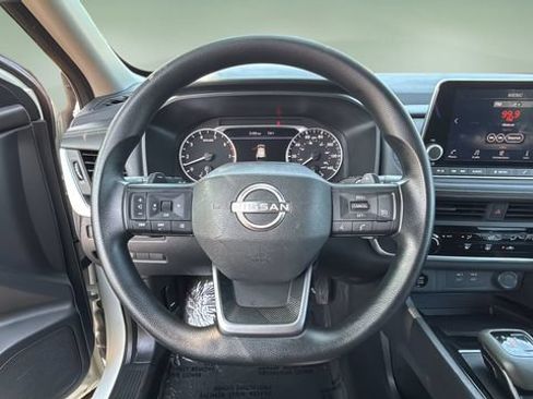 Used 2025 Nissan Rogue S FWD image 12