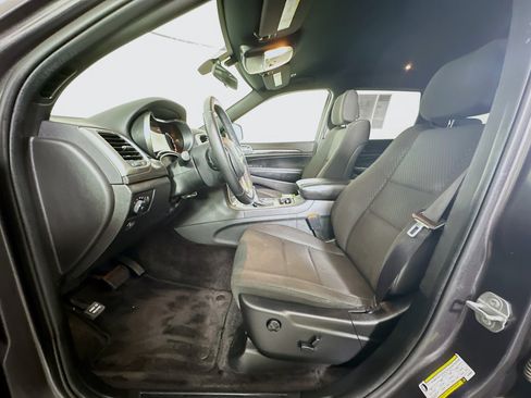 Used 2018 Jeep Grand Cherokee Laredo image 13