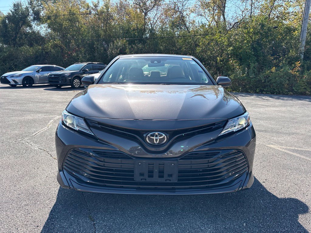 Used 2018 Toyota Camry LE FWD image 2