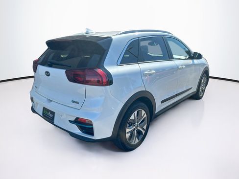 Used 2020 Kia Niro EX Premium w/ Cold Weather Package FWD image 9