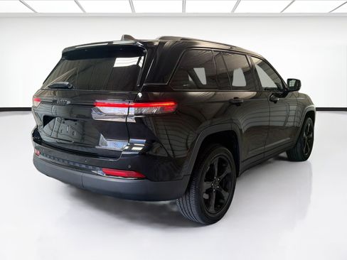 Used 2023 Jeep Grand Cherokee Altitude AWD/4WD image 4