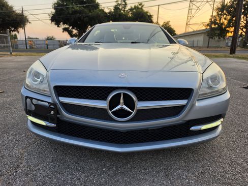 Used 2015 Mercedes-Benz SLK 250 image 2