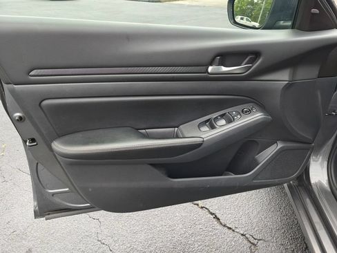 Used 2025 Nissan Altima 2.5 SV FWD image 10