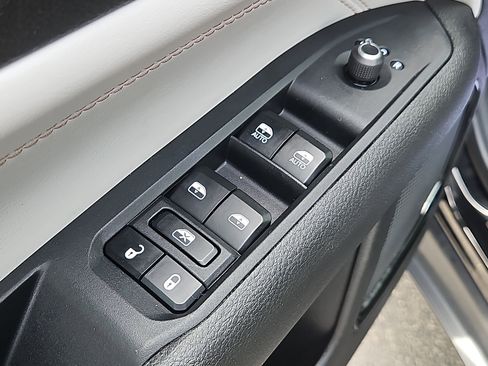 Used 2023 Jeep Compass Limited w/ Sun and Sound Group AWD/4WD image 22
