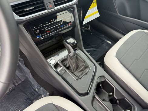 New 2026 Volkswagen Taos SE FWD image 19