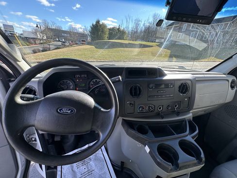 Used 2017 Ford E-350 and Econoline 350 Super Duty w/ Power Windows & Locks Group image 24
