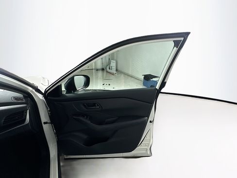 Used 2024 Nissan Rogue S FWD image 30