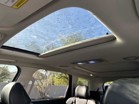 Used 2024 Kia Telluride SX w/ Towing Package image 17