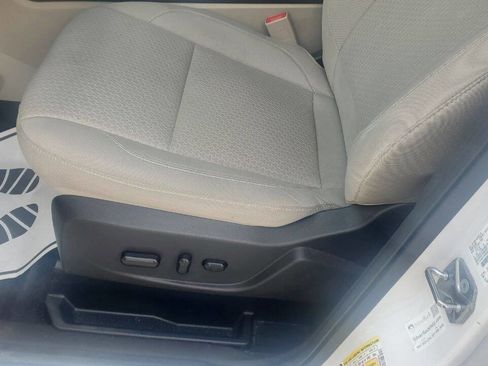 Used 2017 Ford Escape SE image 10