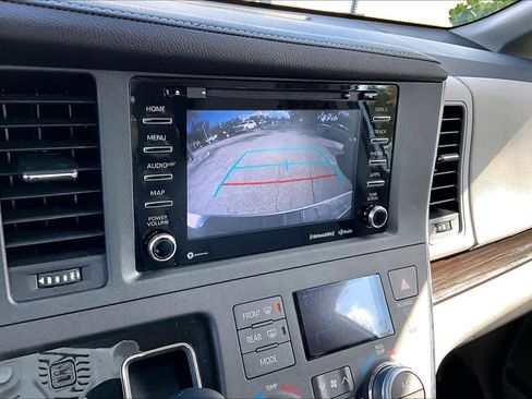 Used 2019 Toyota Sienna XLE image 24