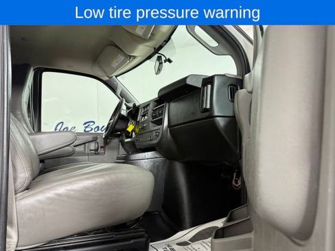 Used 2016 Chevrolet Express 2500 RWD image 16