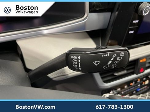 New 2025 Volkswagen Taos SE image 18