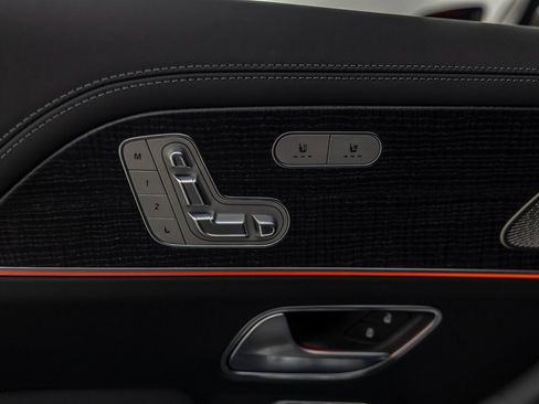 Used 2022 Mercedes-Benz Maybach GLS 600 4MATIC image 38