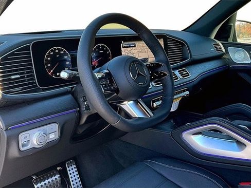 New 2026 Mercedes-Benz GLS 580 4MATIC image 8