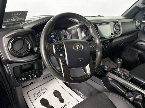 Used 2017 Toyota Tacoma TRD Off-Road AWD/4WD image 9