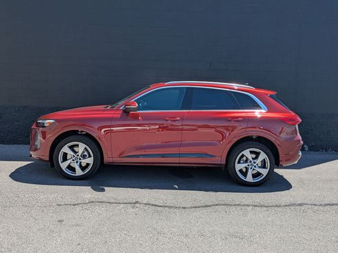 Used 2025 Audi Q5 Premium Plus w/ Premium Plus AWD/4WD image 9