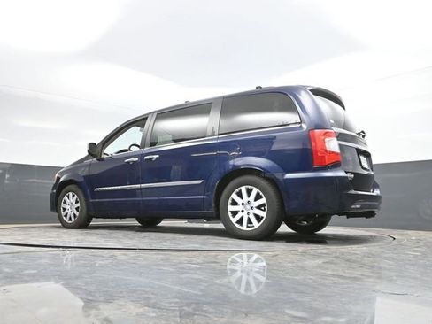 Used 2012 Chrysler Town & Country Touring-L w/ Entertainment Group #2 FWD image 29
