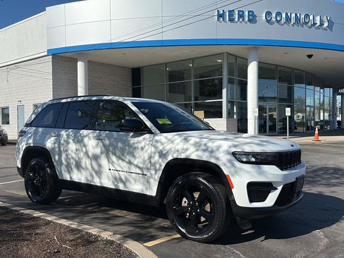 Used 2023 Jeep Grand Cherokee Altitude AWD/4WD image 1