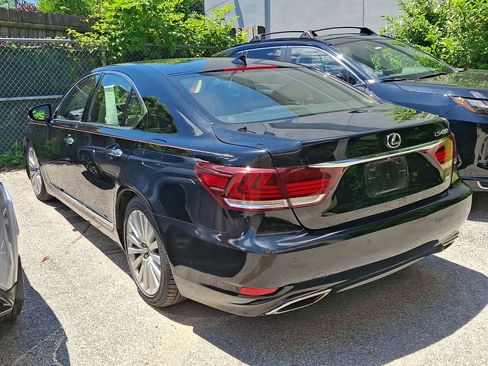 Used 2017 Lexus LS 460 AWD w/ Comfort Package image 2