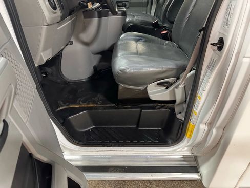 Used 2015 Ford E-350 and Econoline 350 Super Duty image 26