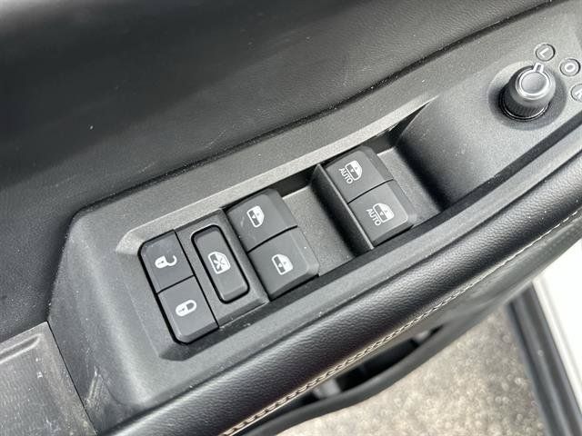 Used 2023 Jeep Grand Cherokee Laredo w/ Luxury Tech Group I AWD/4WD image 15
